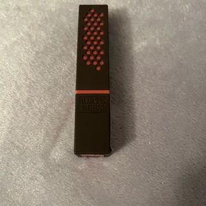 Burt’s bees 🐝 lipstick